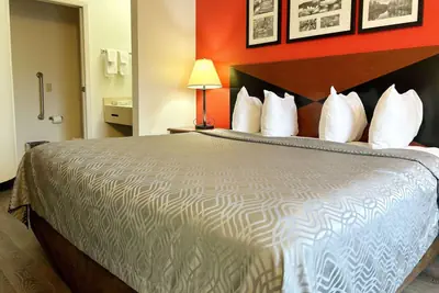 Photo 4 - AmericInn by Wyndham Urbana Champaign University Area