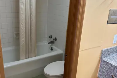 Photo 2 - College Inn Spartanburg