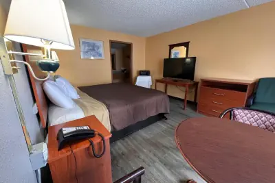 Photo 3 - College Inn Spartanburg