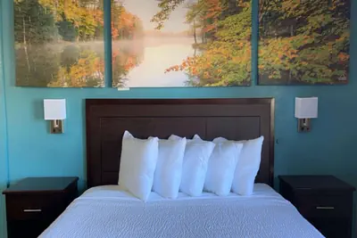Photo 2 - Days Inn & Suites by Wyndham Springfield on I-44