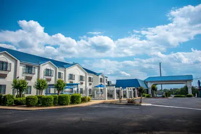Photo 3 - Days Inn by Wyndham Troy