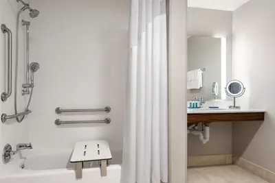 Photo 4 - Holiday Inn Express & Suites - West Des Moines - Jordan Creek by IHG