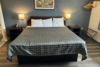 Photo 5 - Express Inn-Rahway