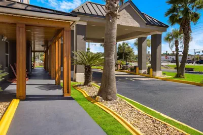 Photo 5 - Country Inn & Suites by Radisson, Hinesville, GA