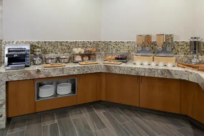 Photo 4 - DoubleTree by Hilton Kansas City - Overland Park