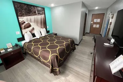 Photo 3 - Super 8 by Wyndham Emporia