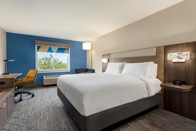 Photo 2 - Holiday Inn Express & Suites Albany Airport Area - Latham by IHG