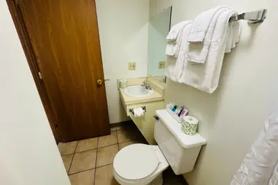Photo 4 - Quality Lodge - Cedar Point Area