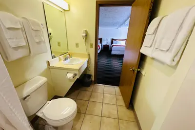 Photo 3 - Quality Lodge - Cedar Point Area