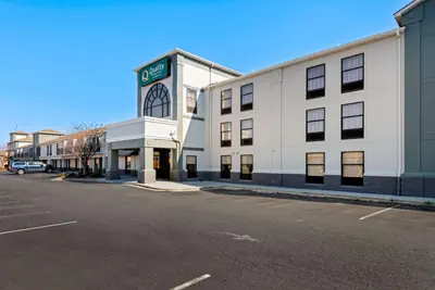 Photo 2 - Quality Inn & Suites Matthews - Charlotte