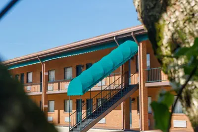 Photo 4 - Gadsden Inn and Suites