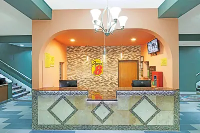 Photo 2 - Super 8 by Wyndham Kansas City