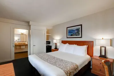 Photo 3 - Newport Channel Inn