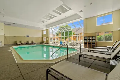 Photo 5 - Chicago Club Inn & Suite
