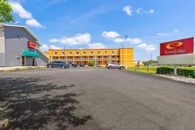 Photo 2 - Econo Lodge Akron Copley Northwest