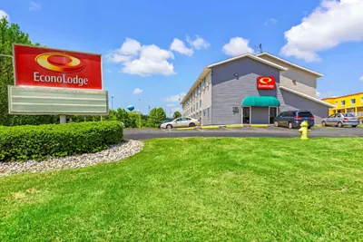 Photo 3 - Econo Lodge Akron Copley Northwest