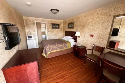 Photo 2 - budget inn