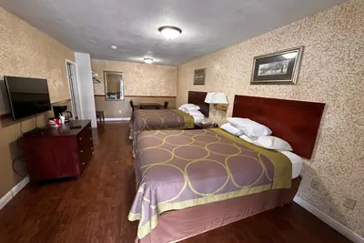 Photo 3 - budget inn
