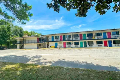 Photo 5 - Luxury Inn By OYO Albany