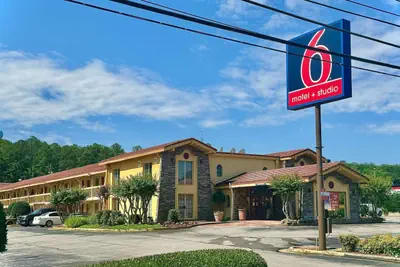 Photo 2 - Motel 6 Huntsville AL University Dr.