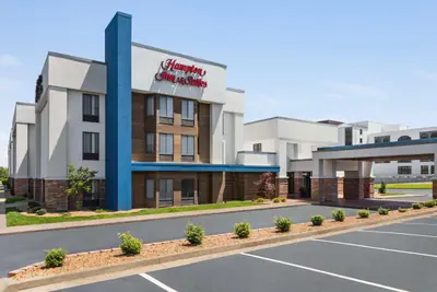 Photo 2 - Hampton Inn & Suites Springfield