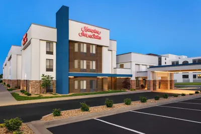 Photo 3 - Hampton Inn & Suites Springfield