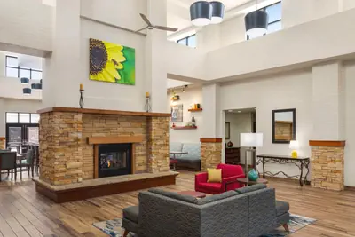 Photo 5 - Hampton Inn & Suites Springfield