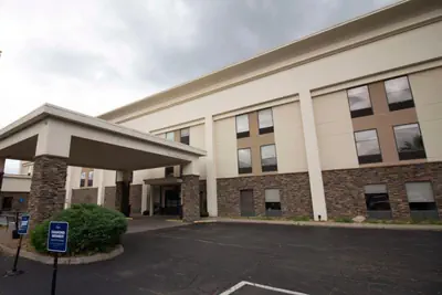 Photo 3 - Hampton Inn Kent/Akron Area