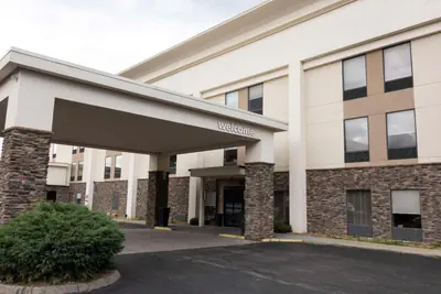 Photo 2 - Hampton Inn Kent/Akron Area