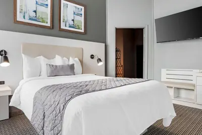 Photo 5 - Best Western Plus Two Rivers Hotel & Suites