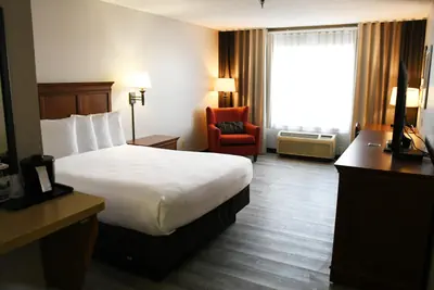 Photo 5 - HARMONY INN & SUITES