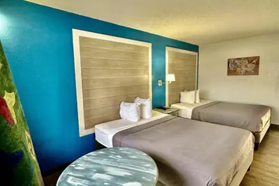 Photo 4 - Ozark Inn and Suites