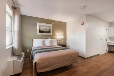 Photo 3 - Birch Hill Suites Kansas City - Independence