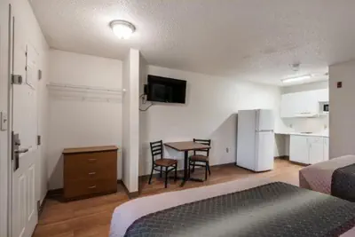 Photo 4 - Birch Hill Suites Kansas City - Independence