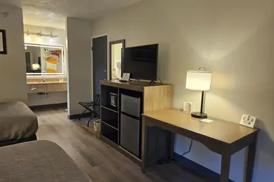 Photo 2 - Quality Inn & Suites Greenville I-65