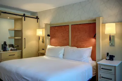 Photo 2 - The Embers Hotel