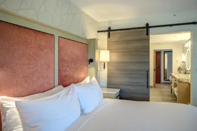 Photo 4 - The Embers Hotel