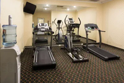 Photo 4 - Days Inn by Wyndham Rome Downtown