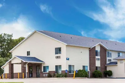 Photo 3 - Rodeway Inn Cedar Rapids Westdale