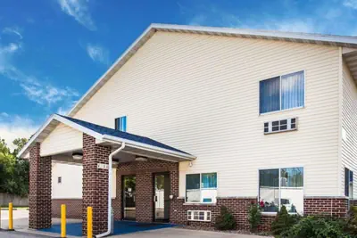 Photo 4 - Rodeway Inn Cedar Rapids Westdale