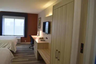 Photo 3 - Holiday Inn Express Hotel & Suites McPherson by IHG