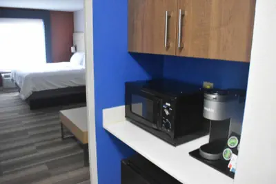 Photo 2 - Holiday Inn Express Hotel & Suites McPherson by IHG