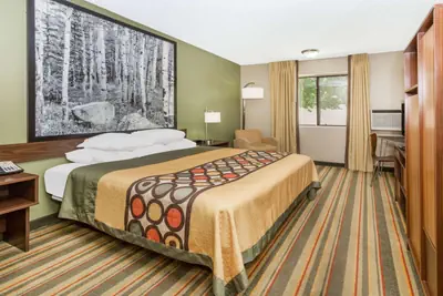 Photo 4 - Super 8 by Wyndham Montrose