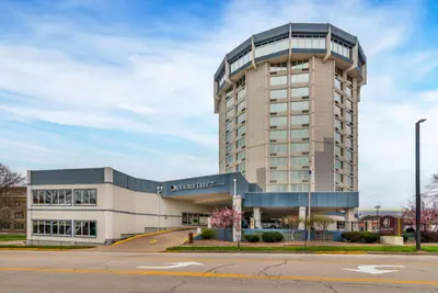 Photo 2 - DoubleTree by Hilton Jefferson City