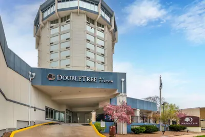 Photo 3 - DoubleTree by Hilton Jefferson City