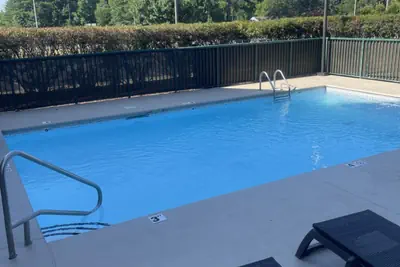 Photo 2 - Country Inn & Suites by Radisson, Burlington Elon , NC