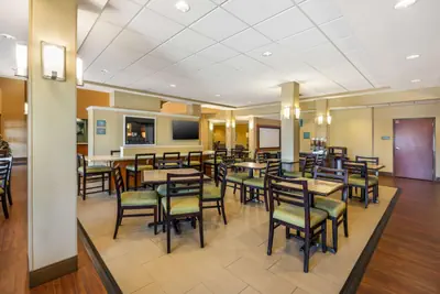 Photo 4 - Best Western Plus Tuscumbia/Muscle Shoals Hotel & Suites