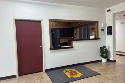 Photo 4 - Super 8 by Wyndham Mason City