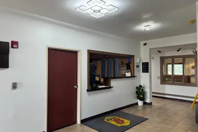 Photo 5 - Super 8 by Wyndham Mason City