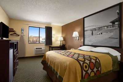 Photo 4 - Super 8 by Wyndham Cedar Rapids
